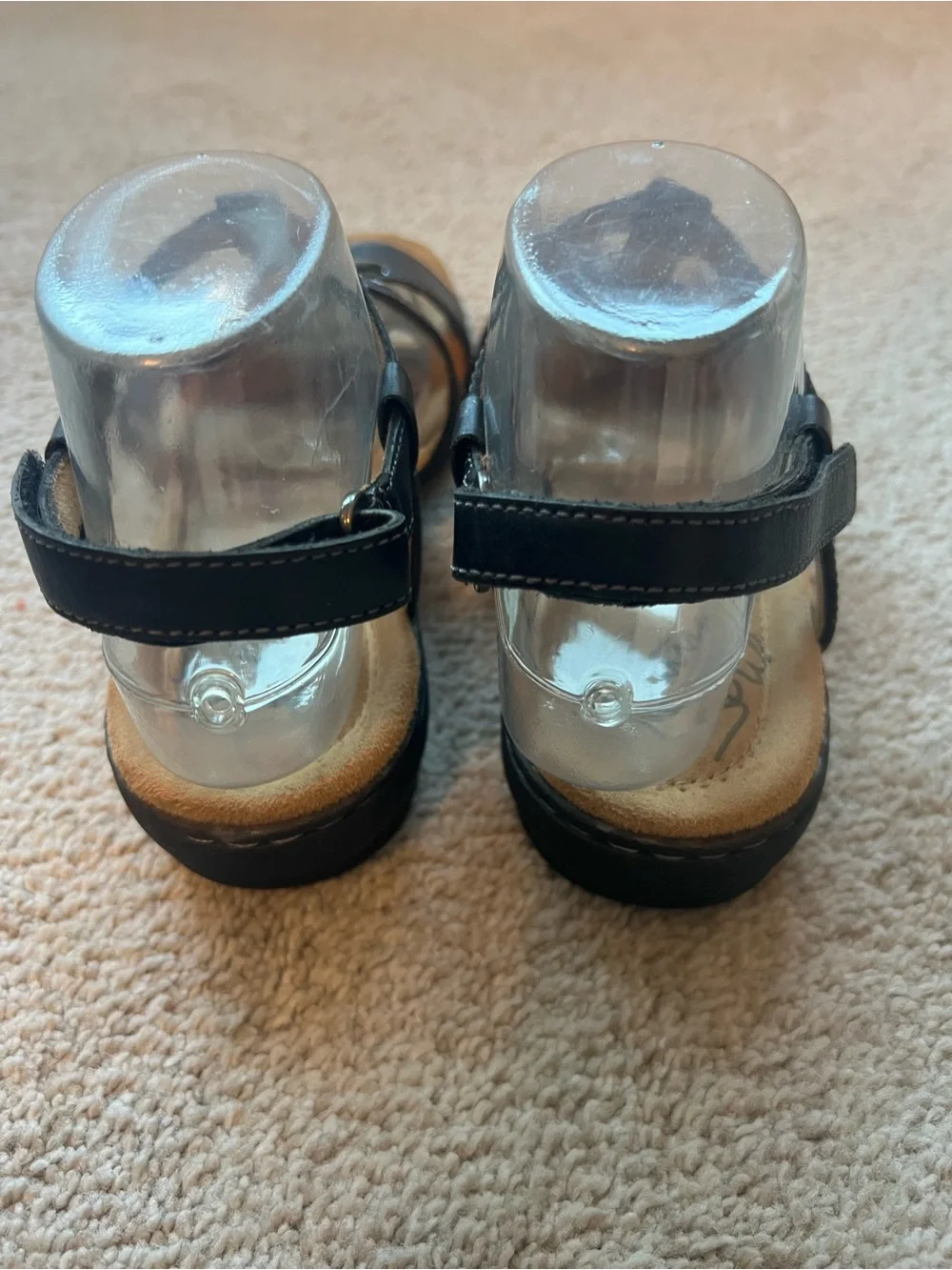 Natural Soul Black Leather T-Strap Women's Sandals 8.5 Silver Medallion - Picture 8 of 14